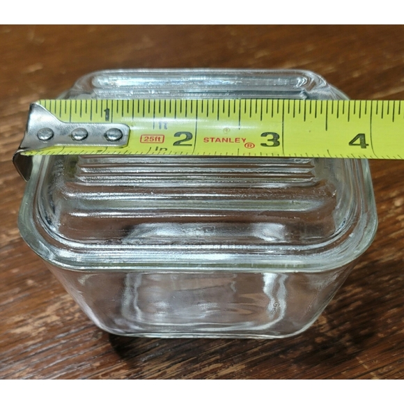 Vintage Pyrex 501-B Small Glass Storage Container With Lid - Picture 6 of 7